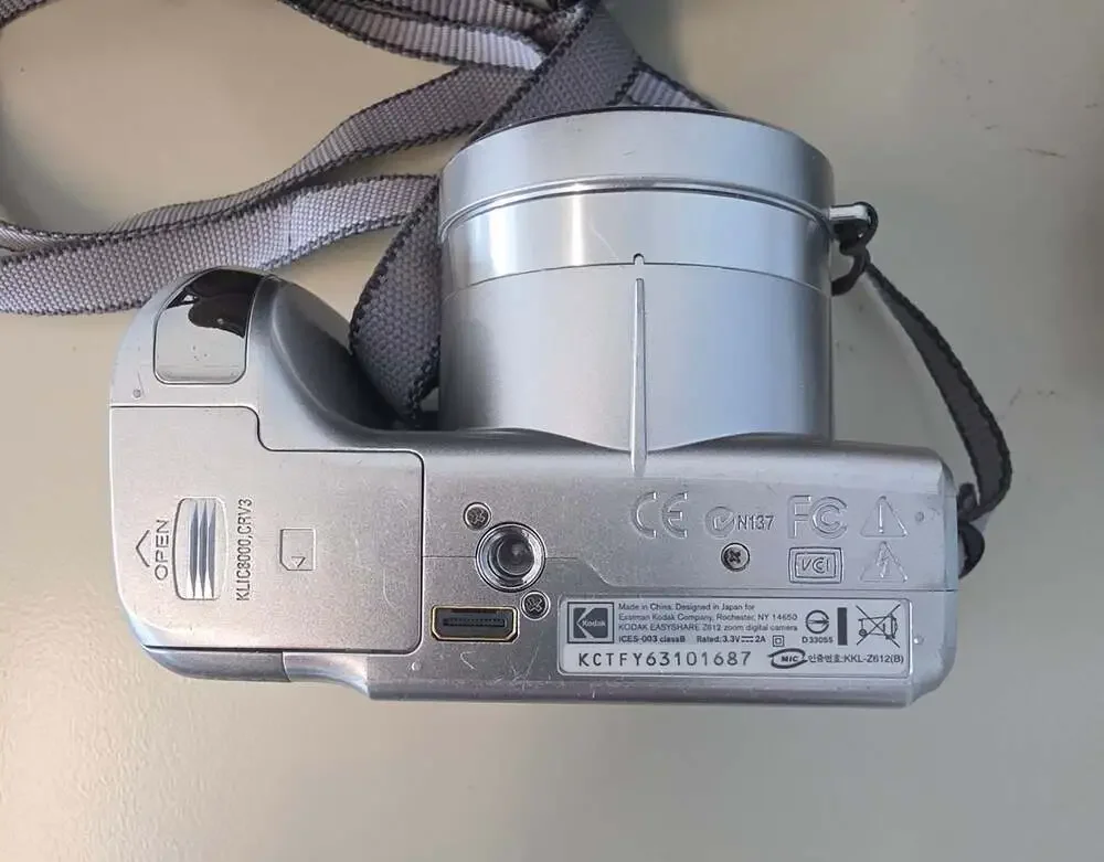 Kodak EasyShare Z612 Digital Camera Bundle with Bag Charger and Manual Tested!